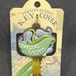 Special Mom Personalized Key Cover with Leaf Design